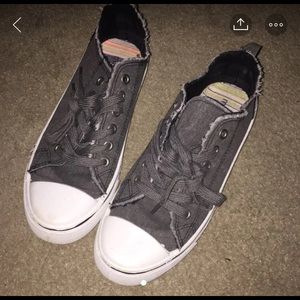 Canvas shoes
